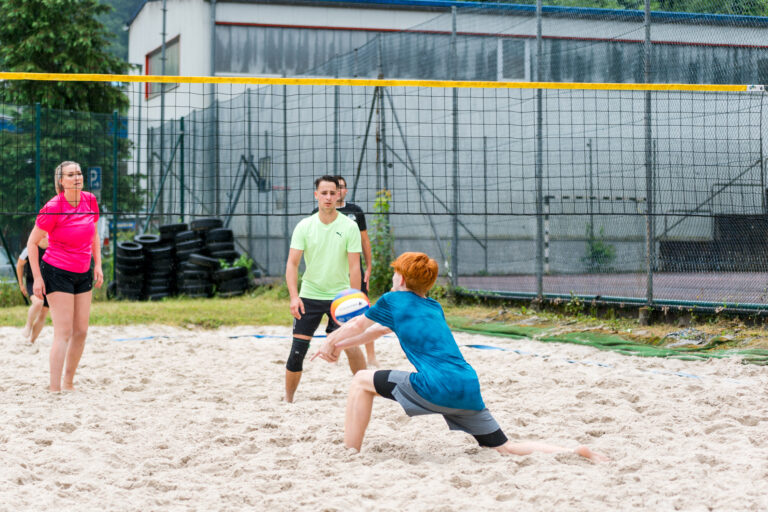 Volleyballbetrieb im Winter und Sommer: NVV-Spielrunden und Beachvolleyball am Turnerheim